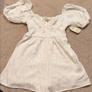 Altar’d state off white linen like romper with puff sleeve sz small nwt
